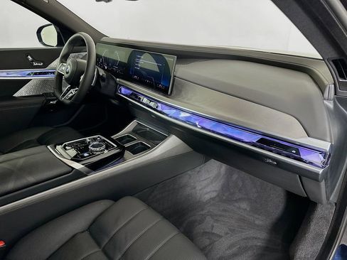 Certified 2023 BMW 740i w/ Executive Package image 29