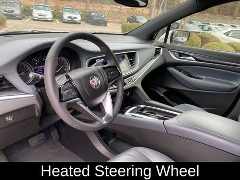 Used 2022 Buick Enclave Essence FWD image 7