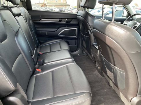 Used 2023 Kia Telluride LX AWD/4WD image 23