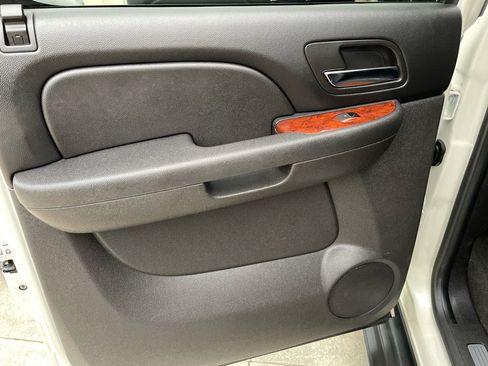 Used 2013 Chevrolet Avalanche LTZ image 35