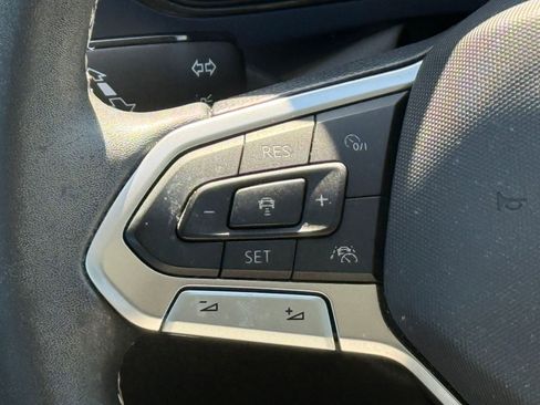 Used 2023 Volkswagen Taos SE w/ Panoramic Sunroof Package image 16