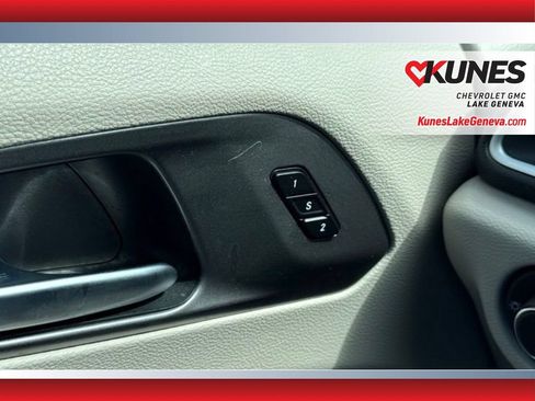 Used 2023 Chrysler Pacifica Touring-L FWD image 21