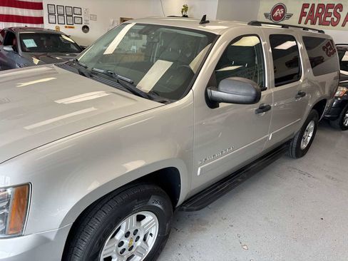 Used 2008 Chevrolet Suburban LS image 3