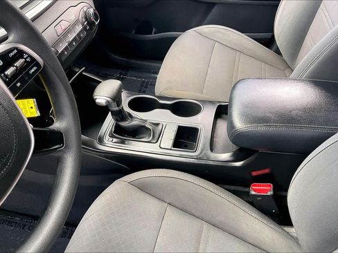 Used 2020 Kia Sorento LX FWD image 15