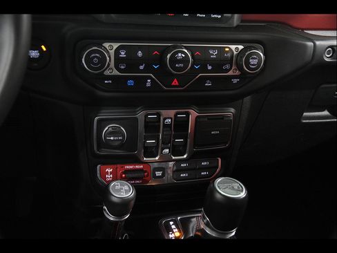 Used 2023 Jeep Wrangler Unlimited Rubicon 4xe AWD/4WD image 17