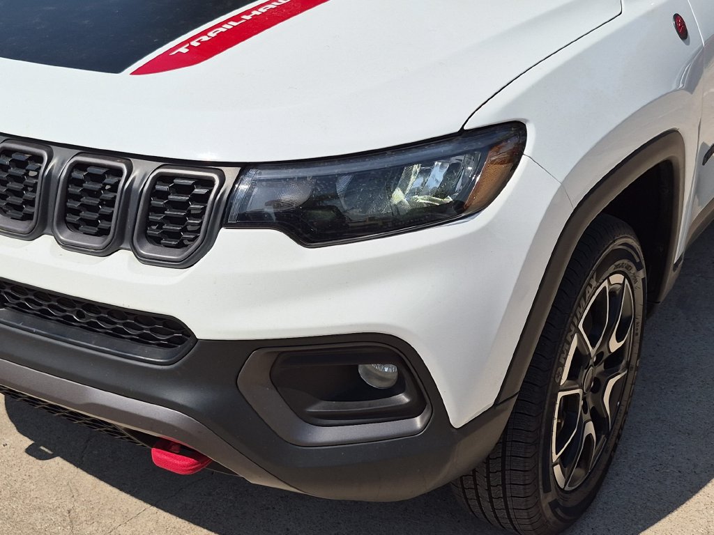Used 2025 Jeep Compass Trailhawk AWD/4WD image 13