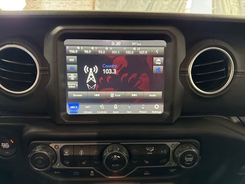 Used 2022 Jeep Wrangler Unlimited Sahara w/ Cold Weather Group AWD/4WD image 19
