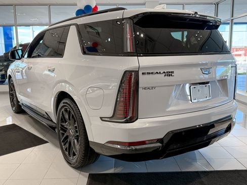 New 2026 Cadillac Escalade IQL Sport 1 w/ LPO, ONYX Package AWD/4WD image 5