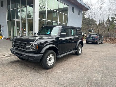 Used 2022 Ford Bronco Base 4D SUV image 1