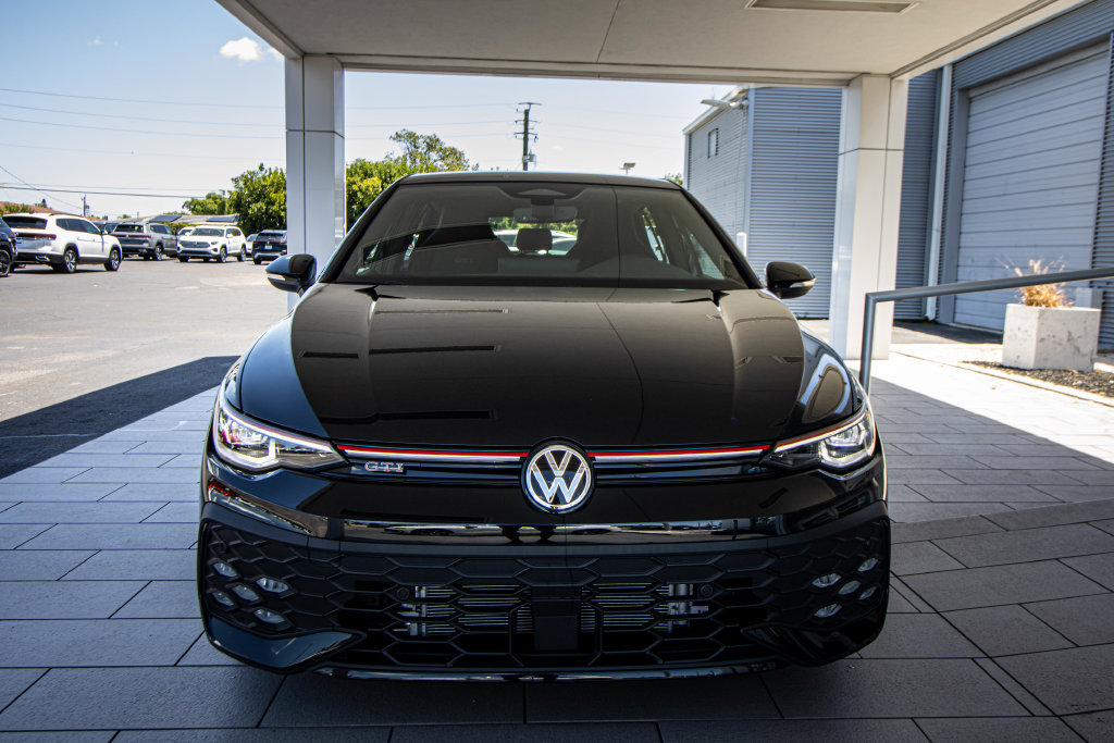 New 2026 Volkswagen GTI SE FWD image 9