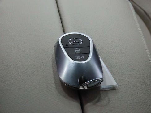 Used 2025 Mercedes-Benz C 300 Sedan image 14