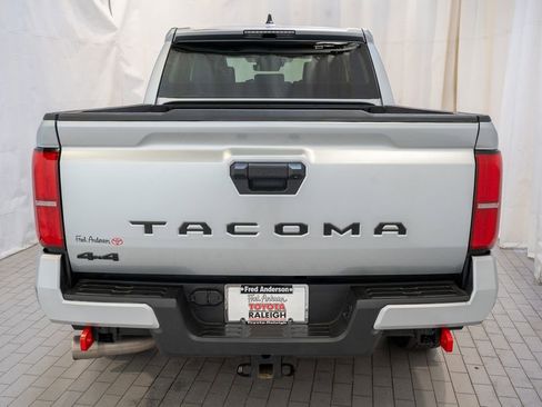 Certified 2024 Toyota Tacoma TRD Off-Road image 4