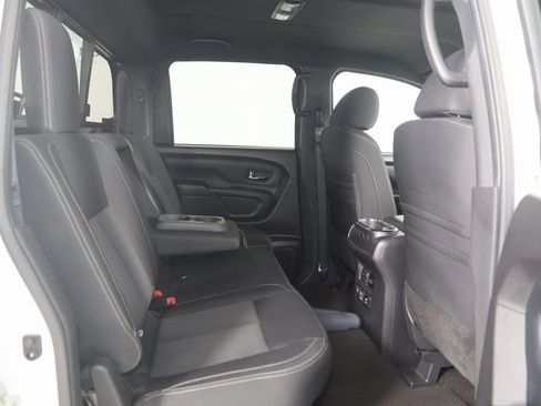 Used 2019 Nissan Titan SV w/ SV Convenience Package image 13