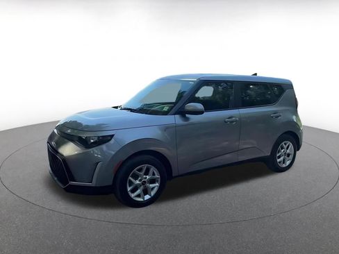Used 2025 Kia Soul LX w/ LX Technology Package FWD image 8