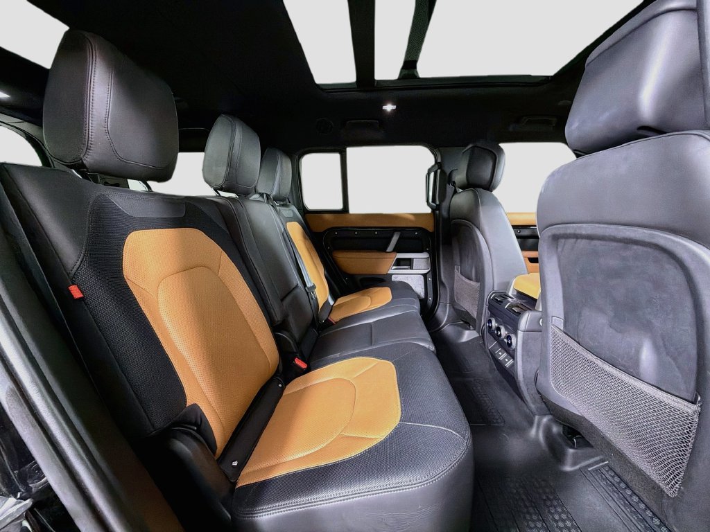 Certified 2024 Land Rover Defender 130 X-Dynamic SE AWD/4WD image 29