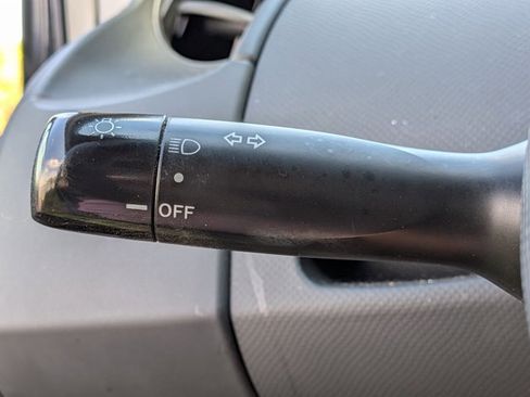 Used 2008 Toyota Yaris 2-Door Hatchback image 12