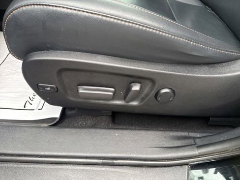 Used 2019 Toyota Highlander XLE AWD/4WD image 14