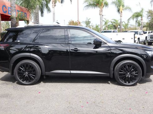 Used 2024 Nissan Pathfinder SL w/ SL Premium Package FWD image 10