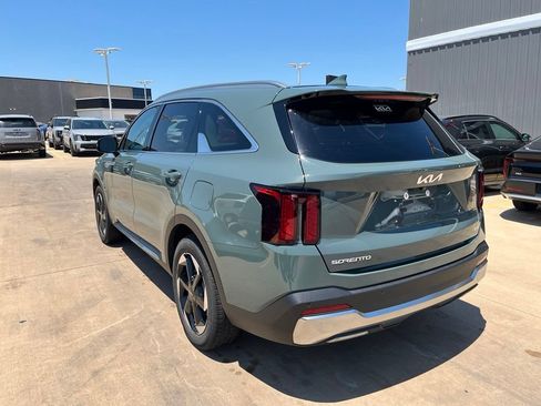 Used 2025 Kia Sorento EX AWD/4WD image 2
