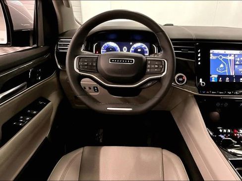 Used 2022 Jeep Wagoneer Series II AWD/4WD image 6