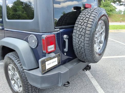 Used 2013 Jeep Wrangler Unlimited Rubicon w/ Connectivity Group AWD/4WD image 13