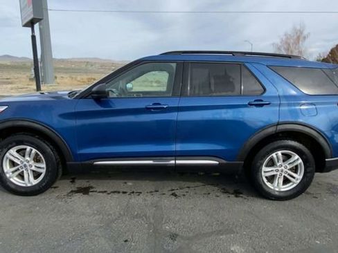 Used 2020 Ford Explorer XLT w/ Equipment Group 202A image 5