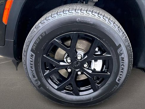 Used 2024 Jeep Grand Cherokee Altitude image 8