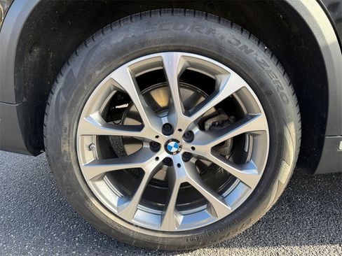 Used 2025 BMW X5 xDrive40i w/ Climate Comfort Package image 17