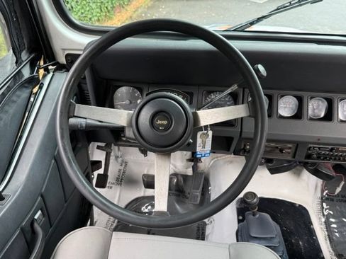 Used 1992 Jeep Wrangler Islander AWD/4WD image 14