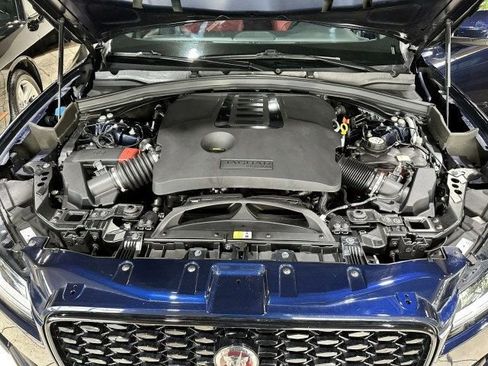 Used 2023 Jaguar F-PACE R-Dynamic S image 13