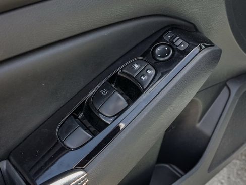 Used 2024 Nissan Altima 2.5 SR FWD image 15