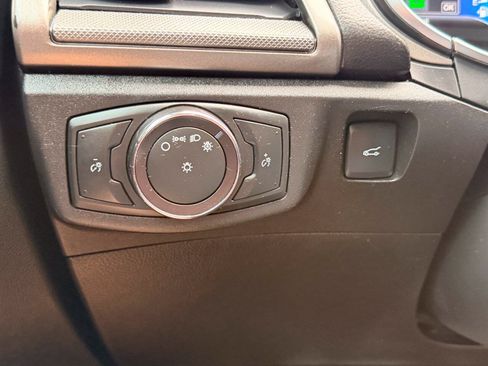 Used 2018 Ford Fusion SE FWD image 32