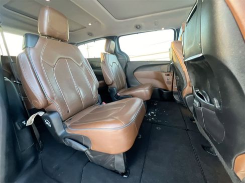 Used 2018 Chrysler Pacifica Limited w/ Tire & Wheel Group image 20