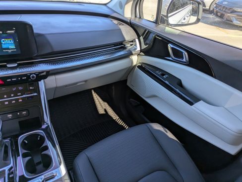 Used 2024 Kia Carnival SX Prestige image 13