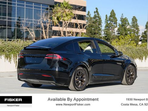 Used 2022 Tesla Model X image 2