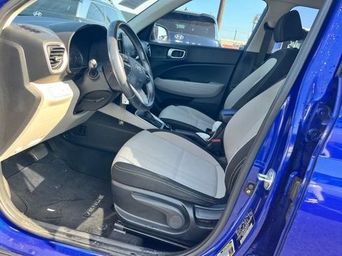 Certified 2021 Hyundai Venue SEL FWD image 9