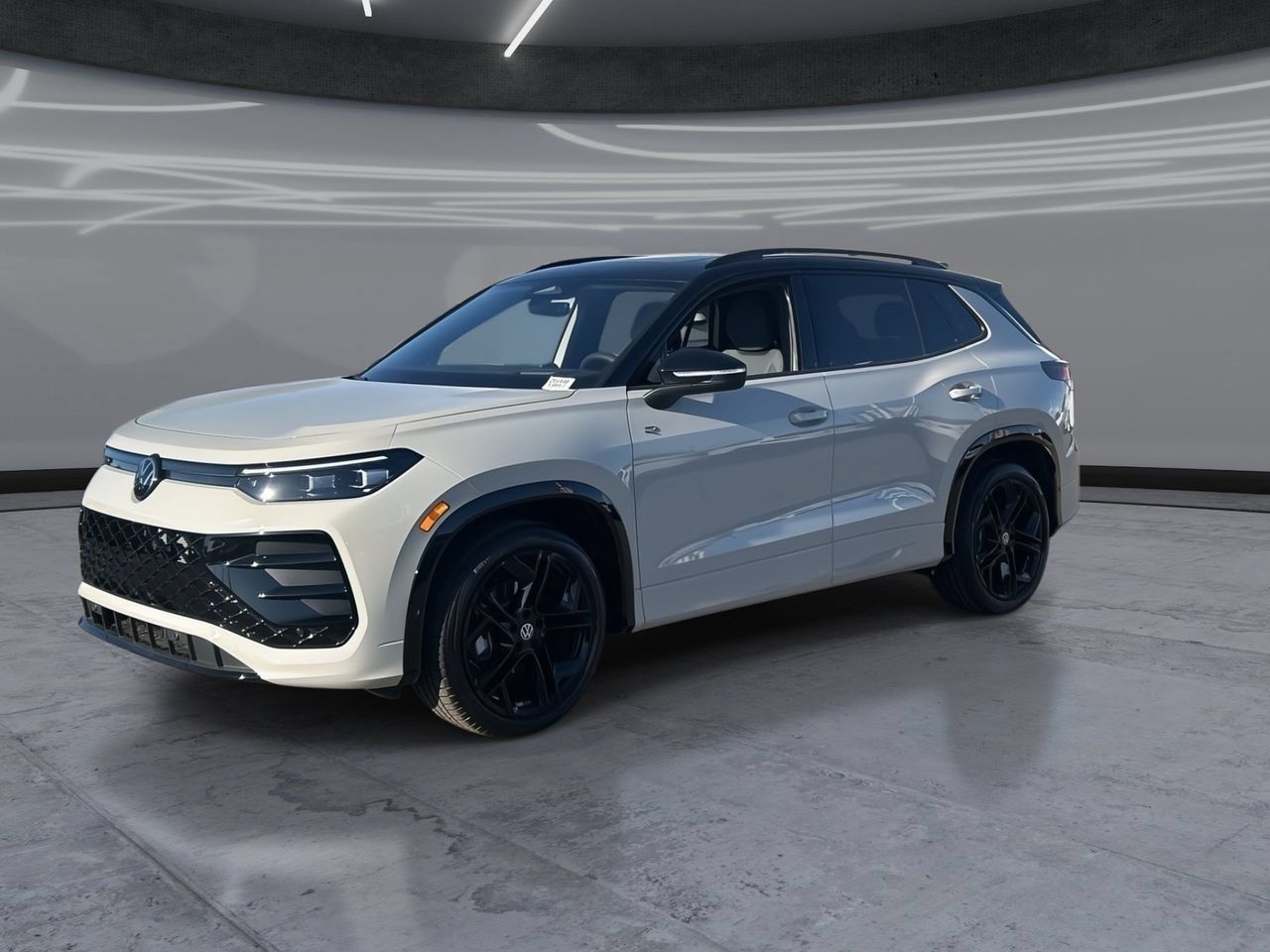 New 2026 Volkswagen Tiguan SE R-Line FWD image 3