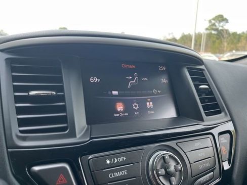 Used 2018 Nissan Pathfinder SV image 23