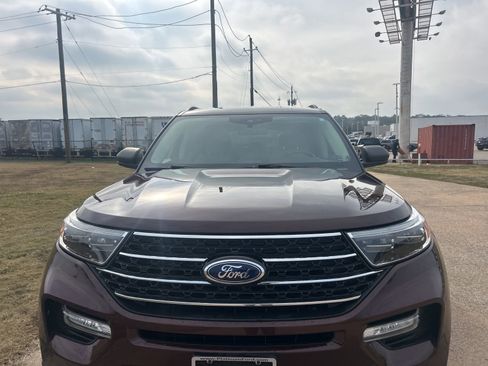 Used 2020 Ford Explorer XLT w/ Equipment Group 202A image 8