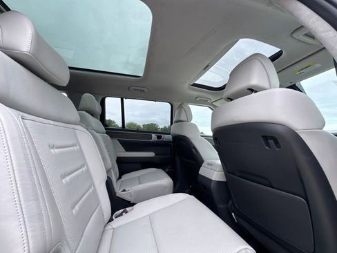 Used 2025 Hyundai Santa Fe Calligraphy AWD/4WD image 5