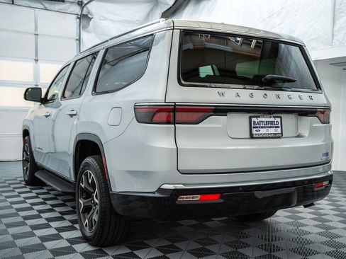 Used 2024 Jeep Wagoneer Series III AWD/4WD image 5