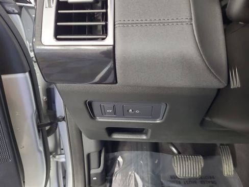 Used 2020 Land Rover Discovery HSE AWD/4WD image 16