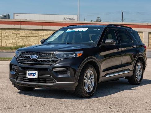 Certified 2024 Ford Explorer XLT RWD image 4