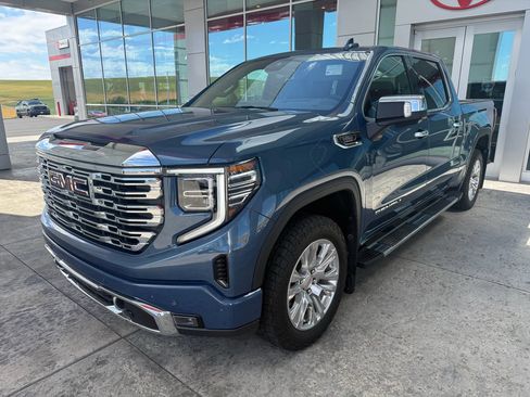 Used 2025 GMC Sierra 1500 Denali w/ Technology Package AWD/4WD image 4