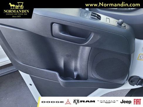 Used 2025 RAM ProMaster 2500 w/ Convenience Group FWD image 15