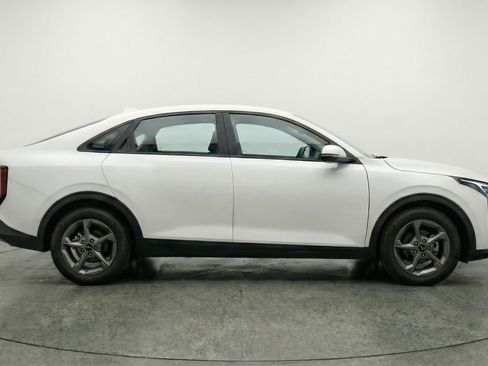 Used 2025 Kia K4 LXS image 11