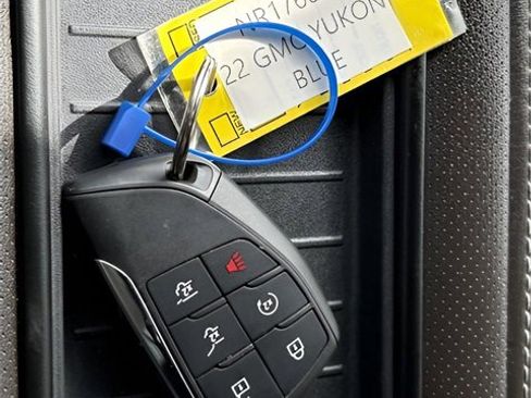 Used 2022 GMC Yukon SLT w/ SLT Luxury Package image 18