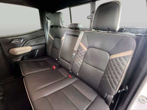 Used 2024 GMC Canyon Denali AWD/4WD image 18