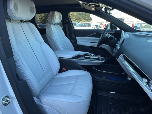 Used 2025 Cadillac Lyriq Luxury image 31