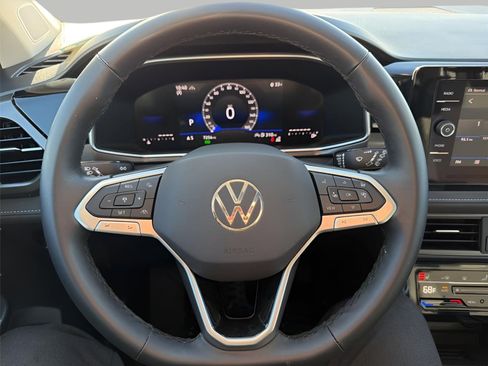 Used 2025 Volkswagen Taos SE AWD/4WD image 12